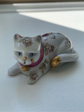Vintage Franklin Mint 1986 Curio Cabinet Satsuma Cat Figurine Butterfly Floral